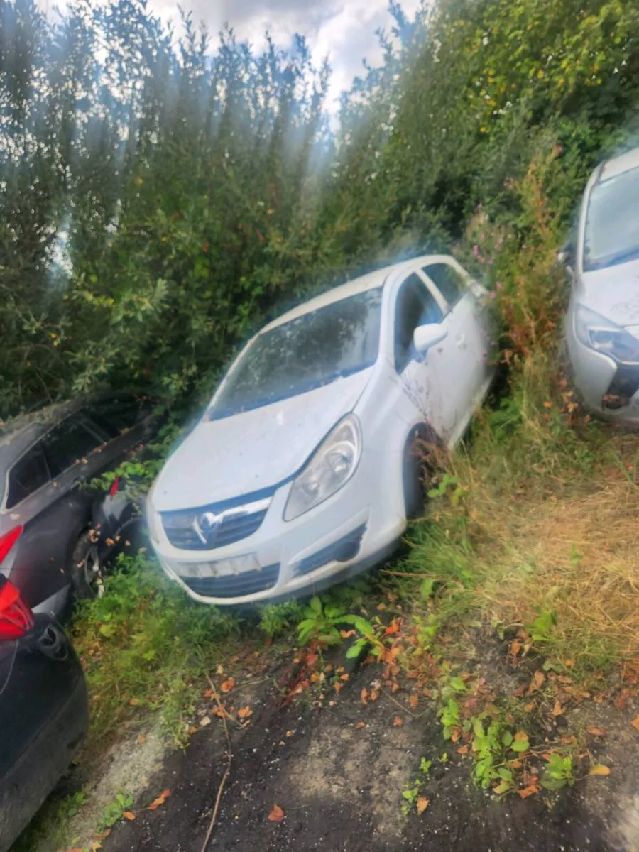 Cars for breaking - Image 1