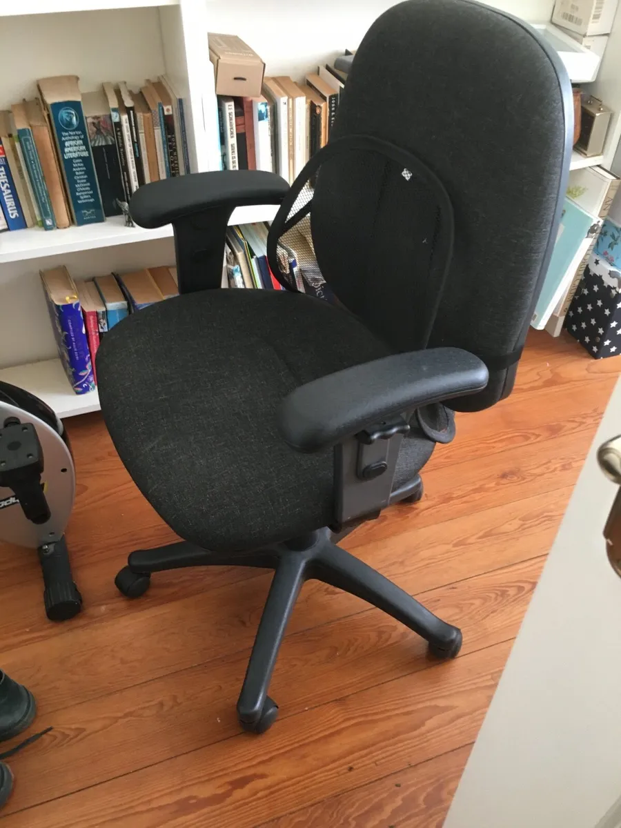 Office chair - Image 1