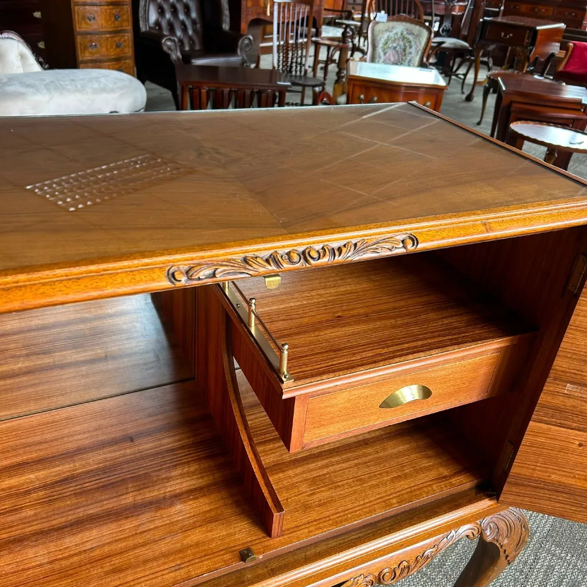 Vintage Queen Anne burr walnut cocktail drinks cab - Image 3
