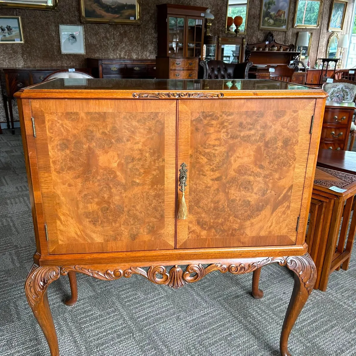 Vintage Queen Anne burr walnut cocktail drinks cab - Image 1