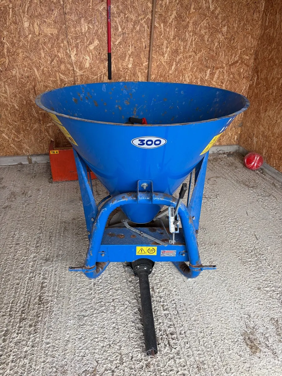 Fertiliser spreader 300 litre - Image 2