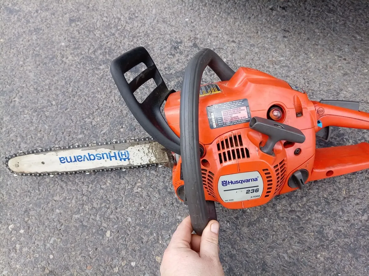 Chainsaws and  car trailer - Image 2