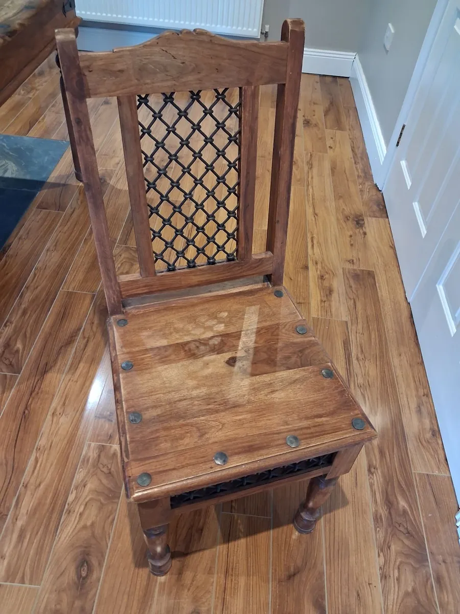 Dining table and 6 chairs - Image 4