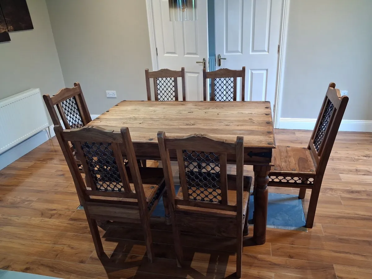 Dining table and 6 chairs - Image 2
