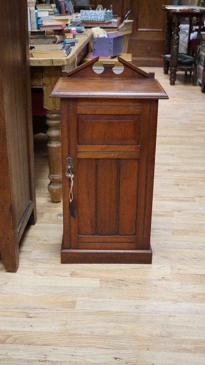 Victorian Mahogany Bedside Cabinet - Image 1