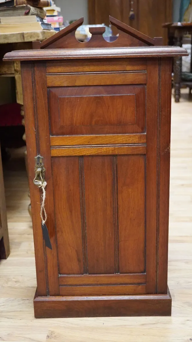 Victorian Mahogany Bedside Cabinet - Image 4