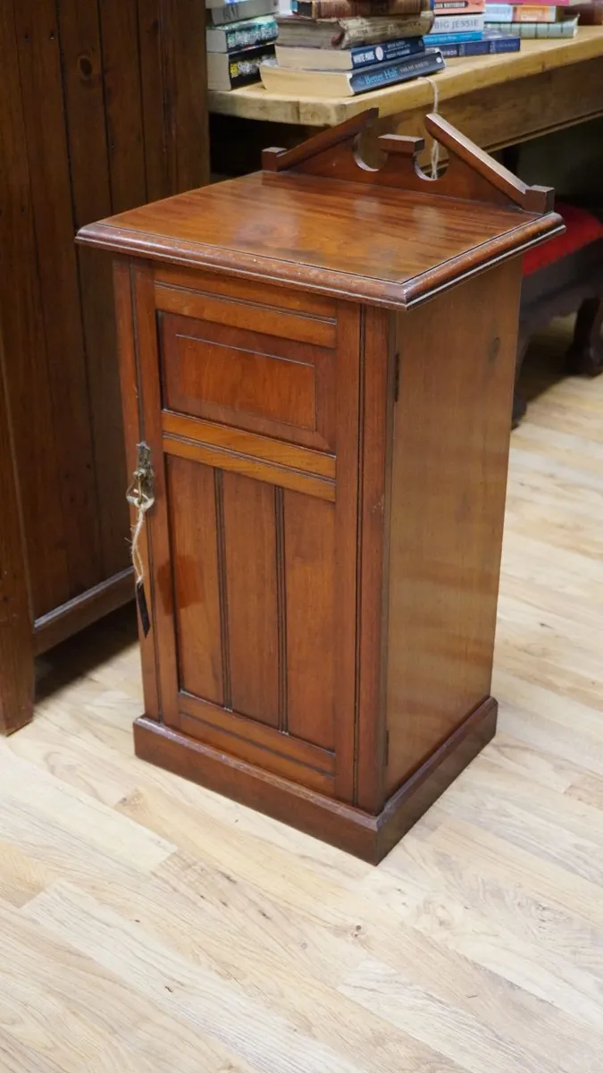 Victorian Mahogany Bedside Cabinet - Image 2