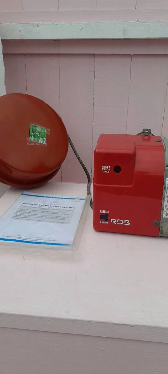 OIL BURNER - Image 1