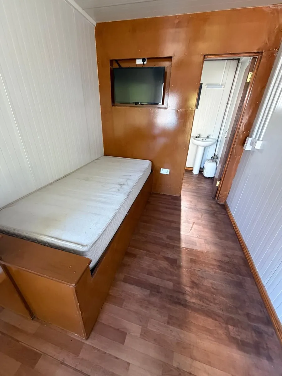 Bedroom + Bathroom unit - 6m x 2.3m - Image 3