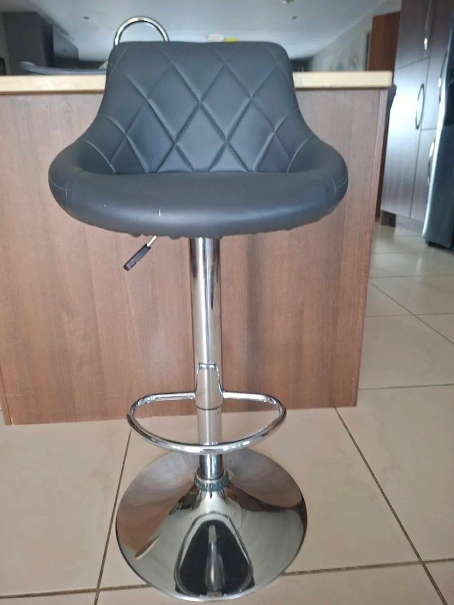 Bar stools - Image 1
