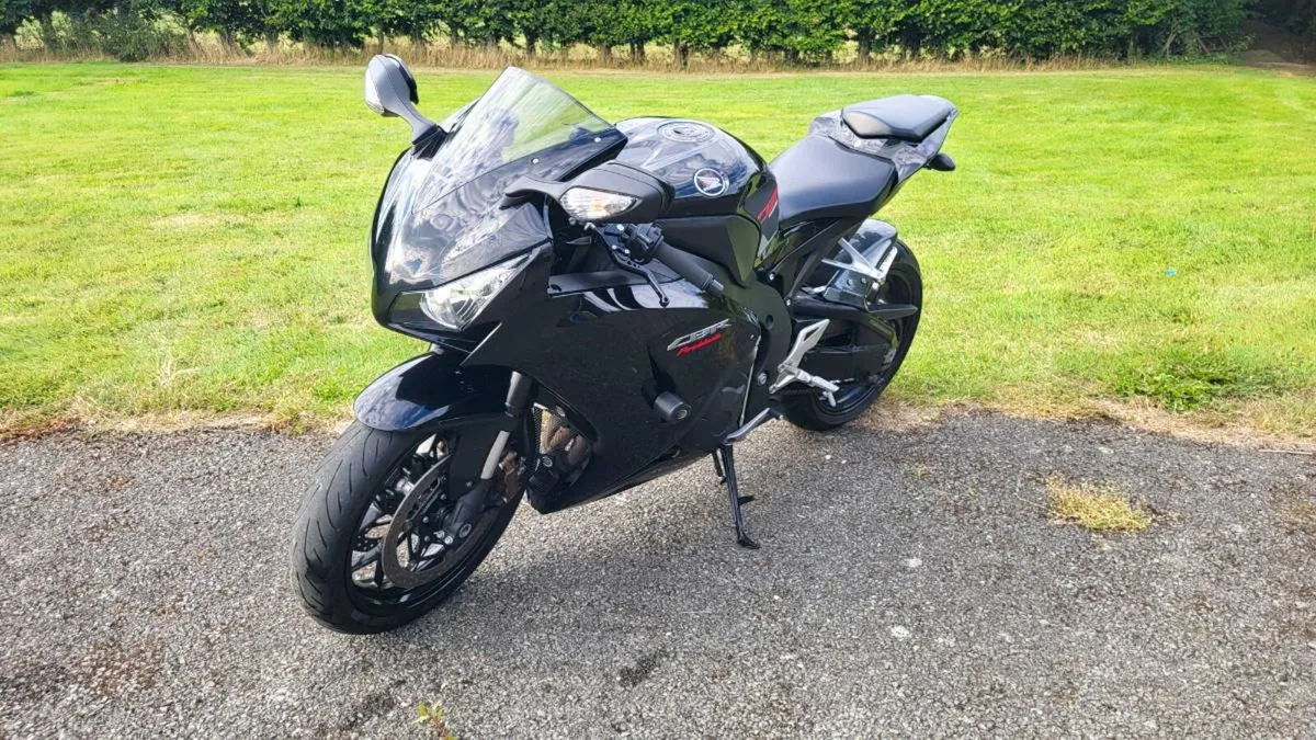 CBR1000RR Fireblade - Image 4