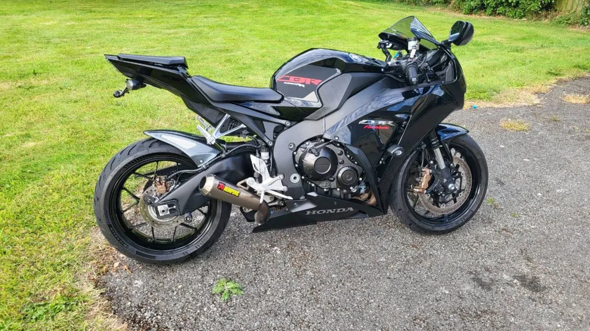 CBR1000RR Fireblade - Image 1