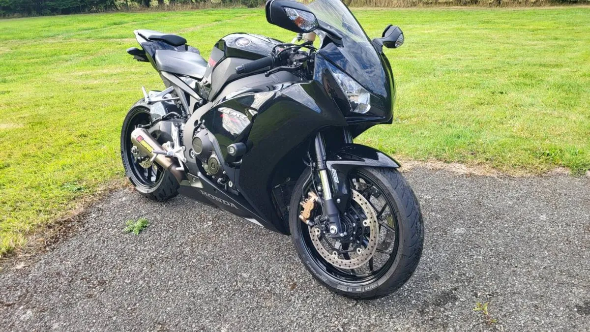 CBR1000RR Fireblade - Image 2