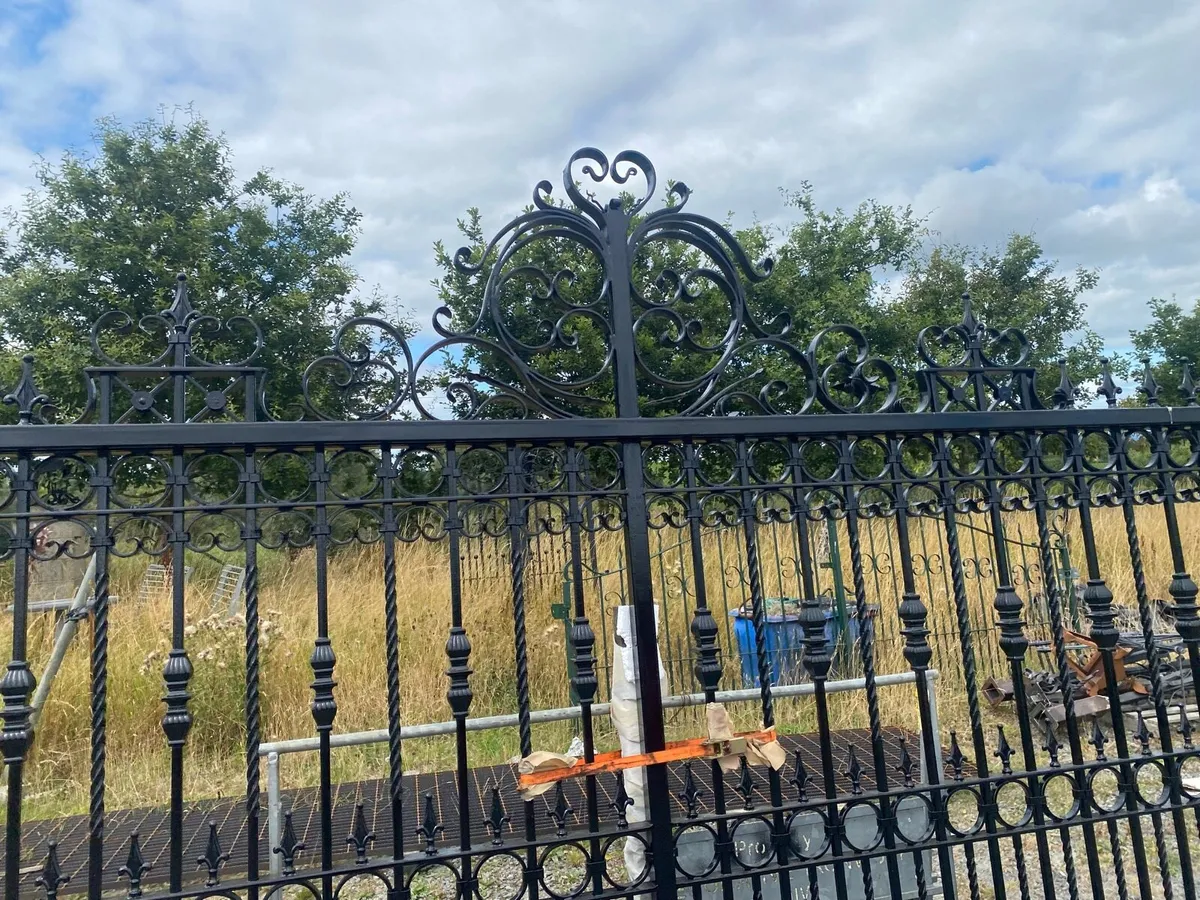 Wrought iron sliding gate - Image 2