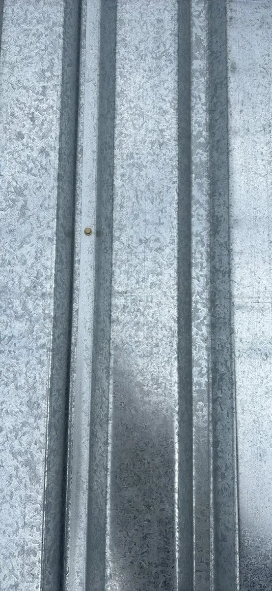 Galvanised metal roof decking - Image 2
