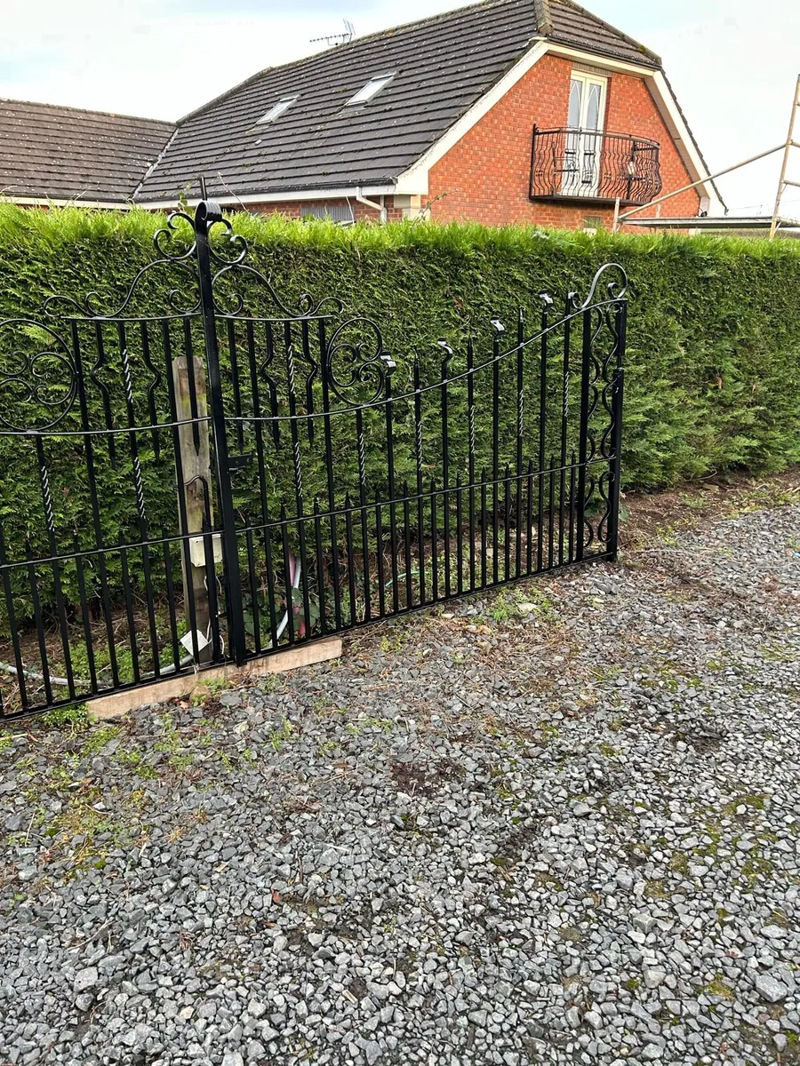 Wrought iron set of gates - Image 2