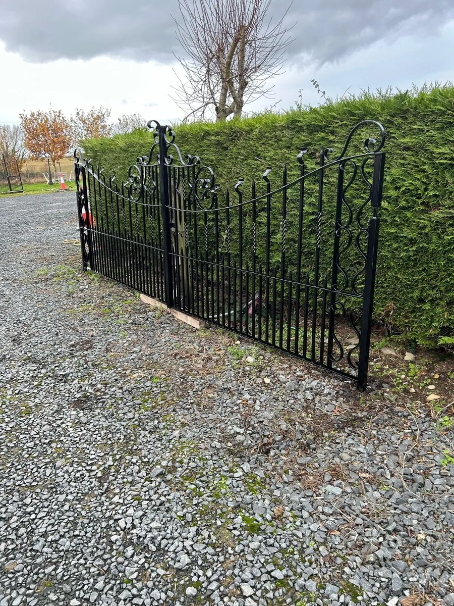 Wrought iron set of gates - Image 4