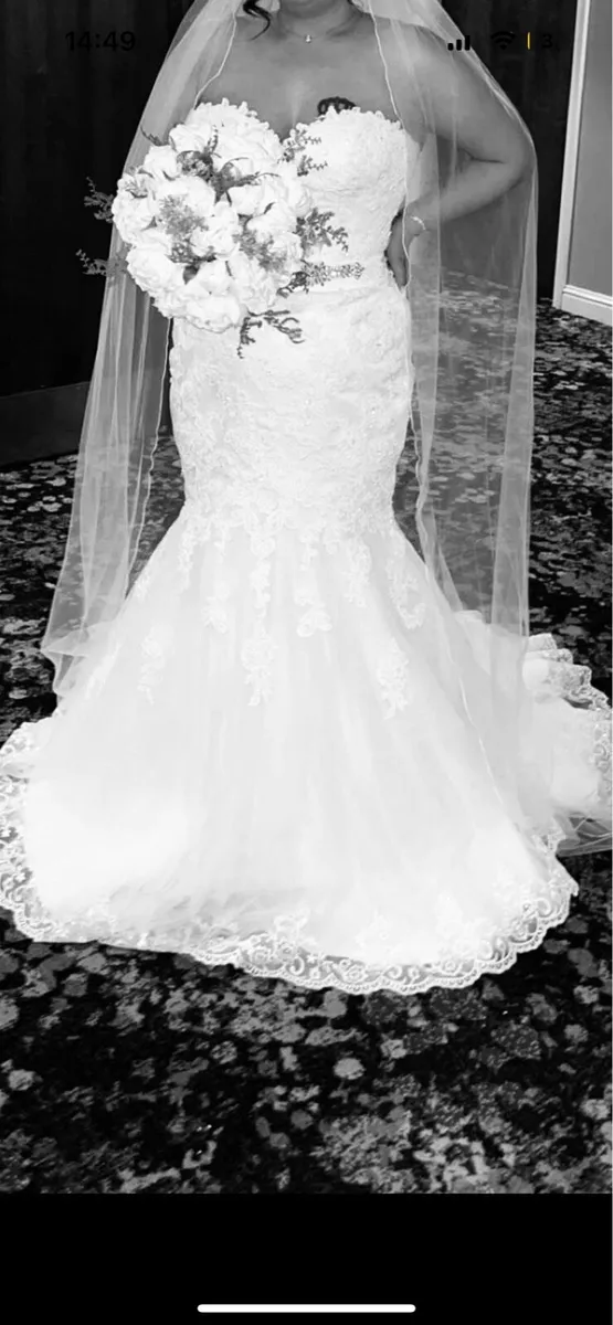 Wedding dress - Image 1