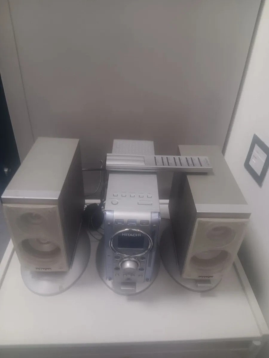 Hitachi cd player and radio - Image 2