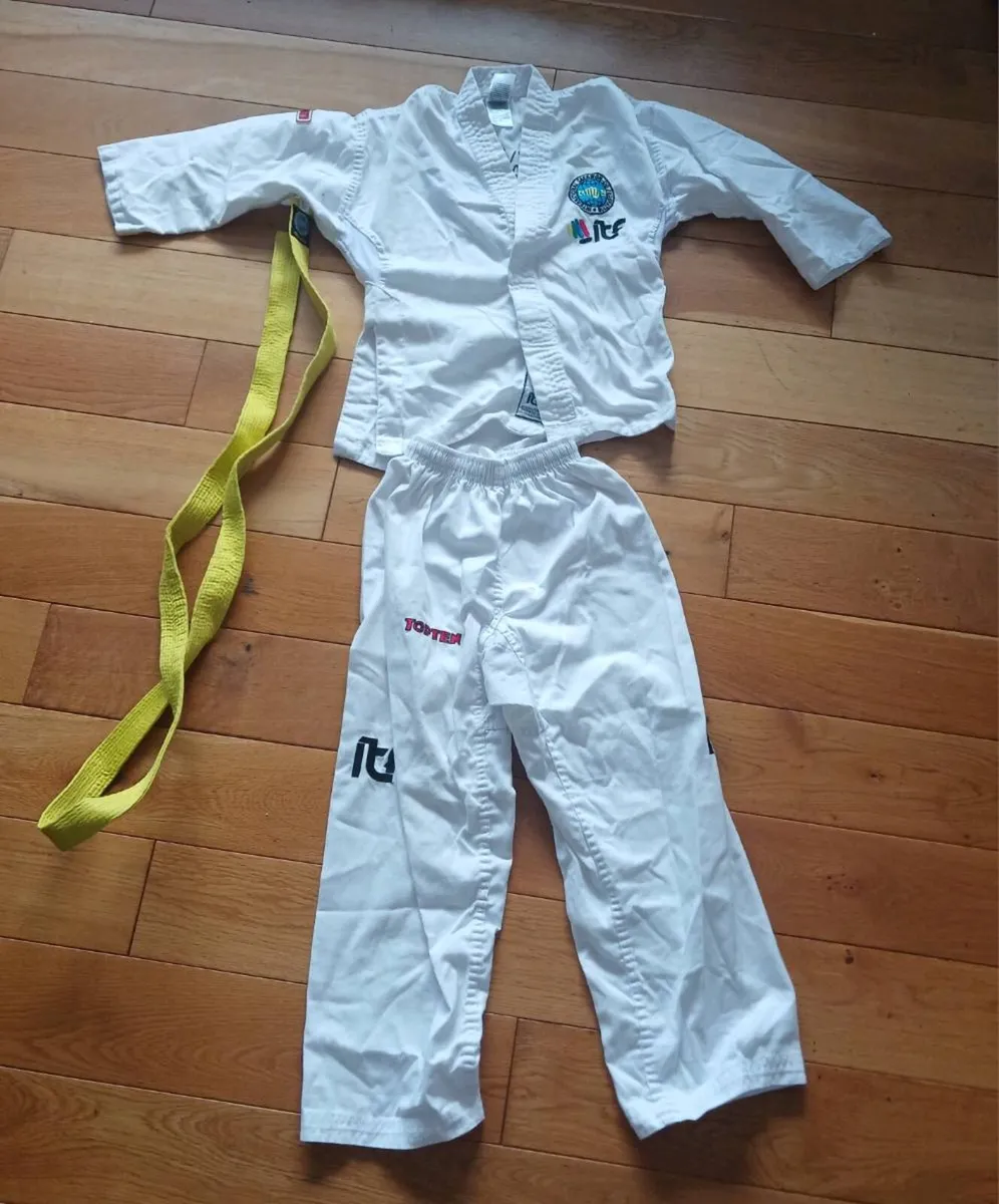 Taekwondo suit - Image 1