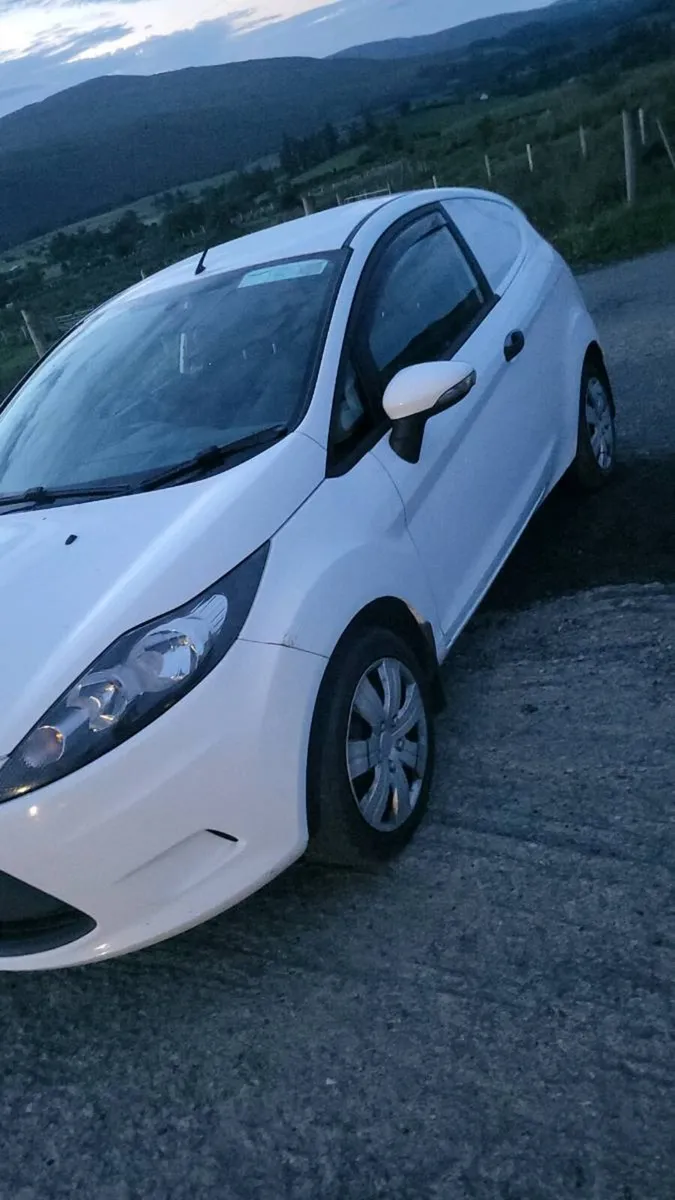 Ford fiesta van - Image 3