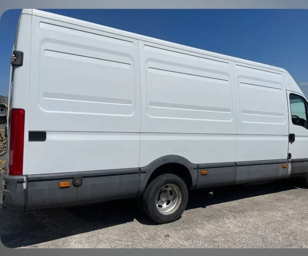 Camper van - Image 2