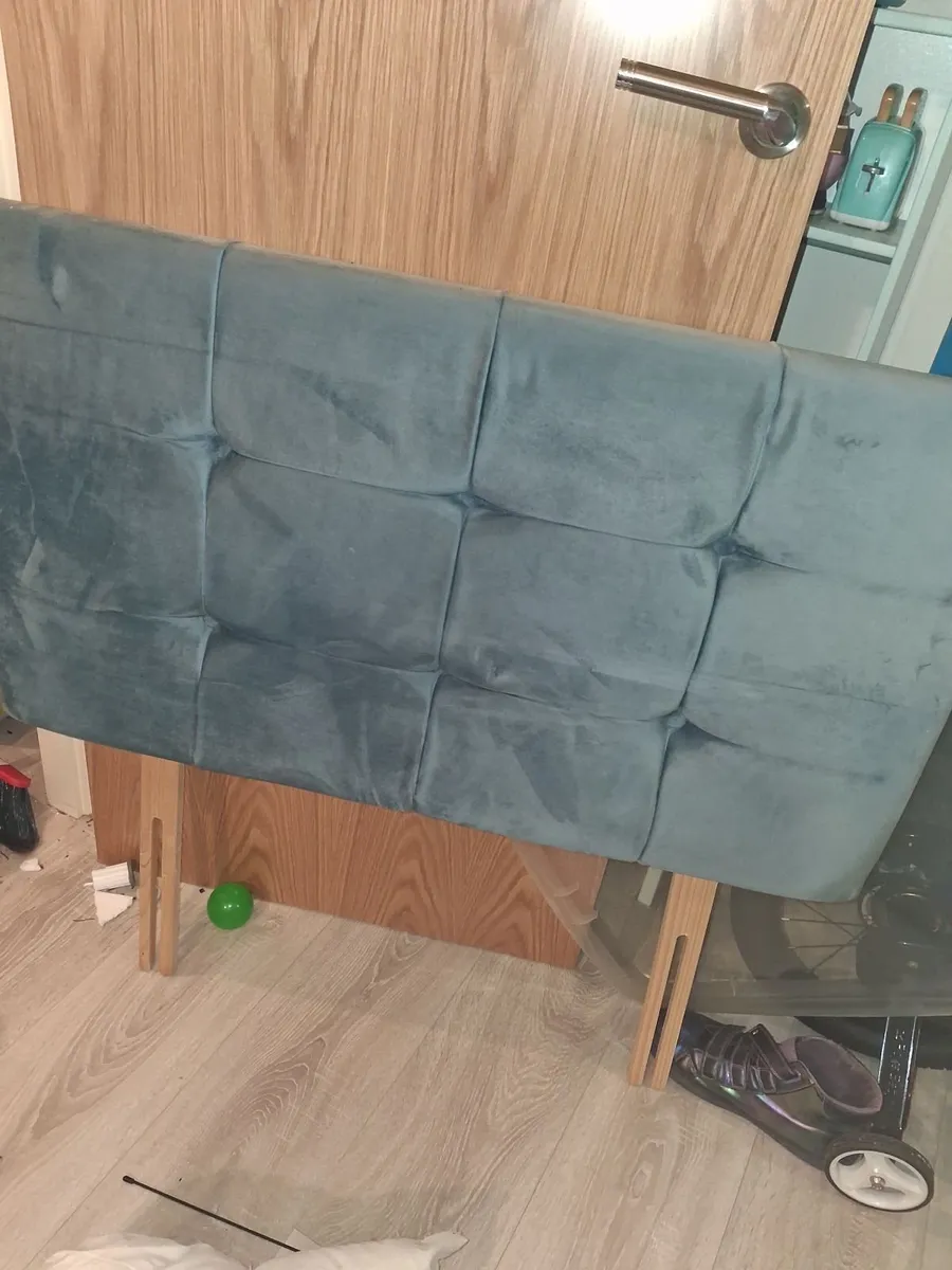 Single bed velvet blue with headboard & mattress - Image 2