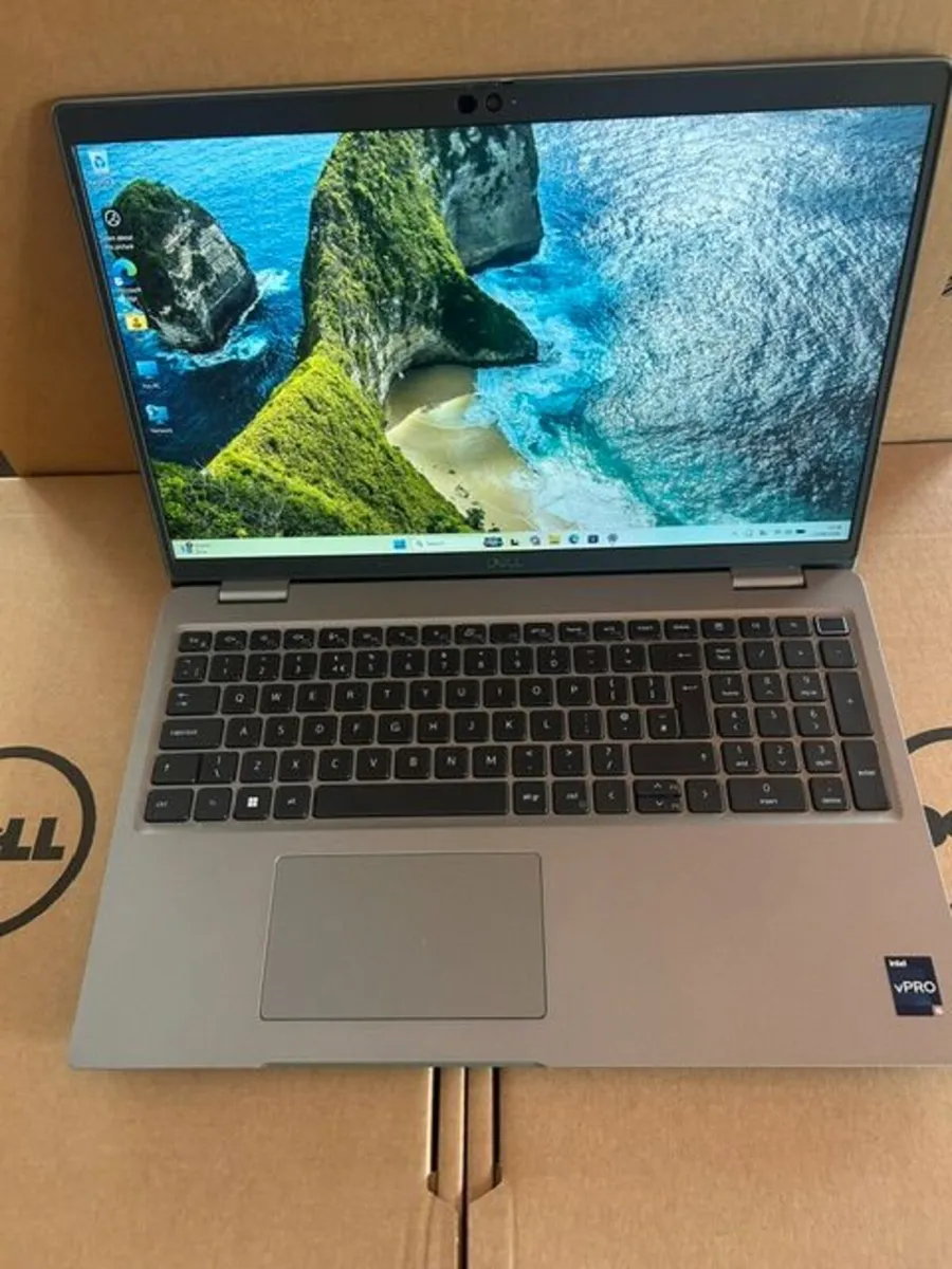 Dell Latitude 5530 15.6" i5 16GB 512GB SSD Win 11 - Image 1