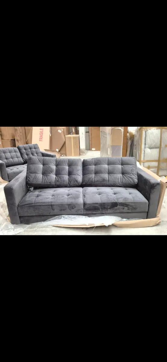 3+2 velvet suite ( brand new) - Image 4
