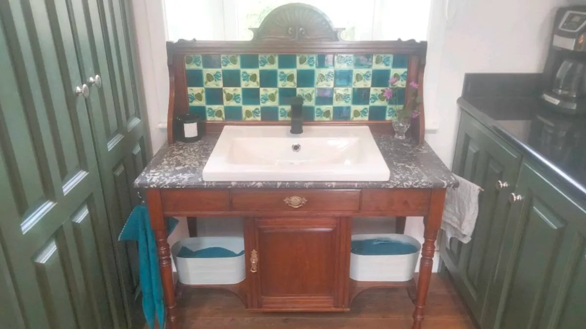 Antique vanity unit - Image 1