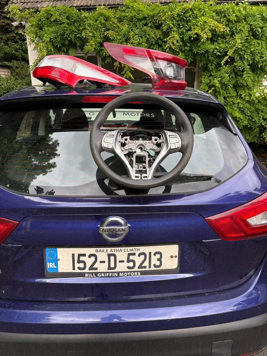 Qashqai 2014 - 2017rear lights and steering wheel - Image 1