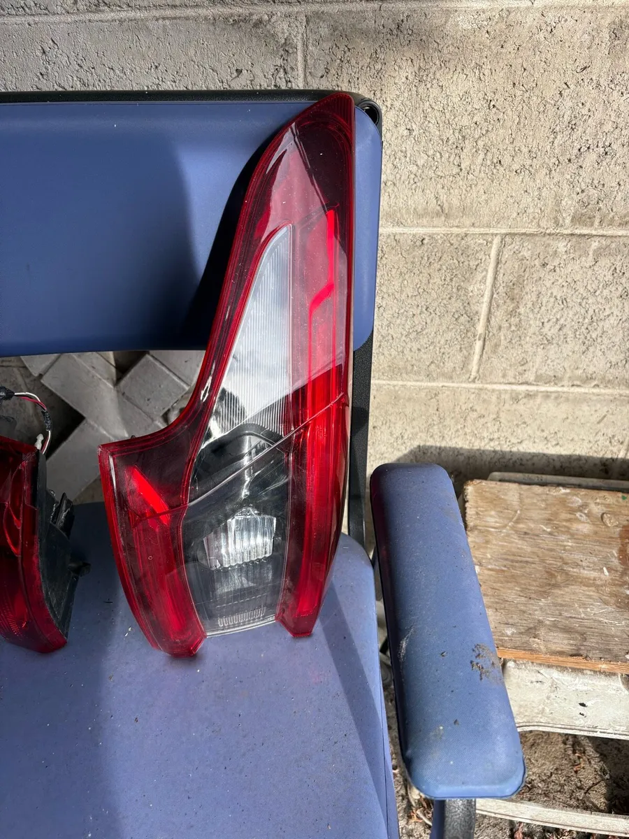 Qashqai 2014 - 2017rear lights and steering wheel - Image 2