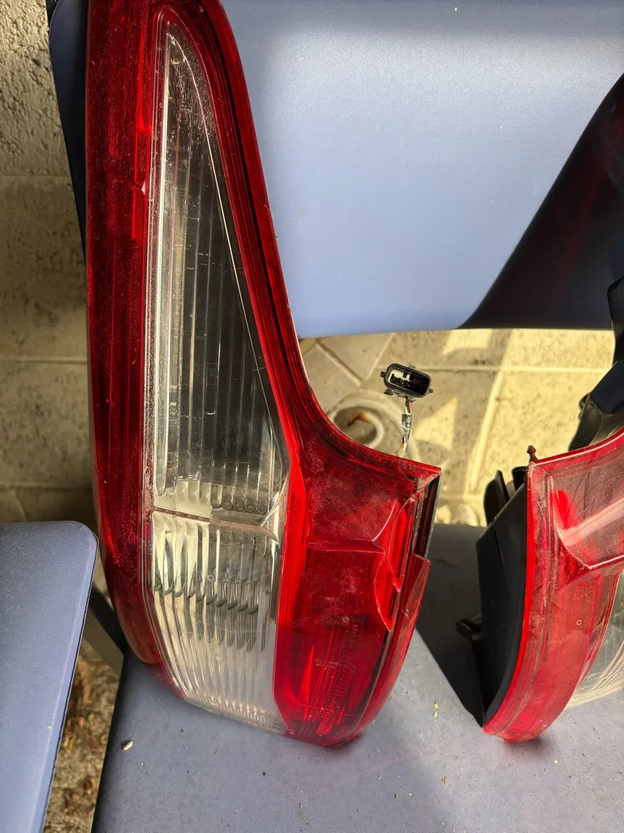 Qashqai 2014 - 2017rear lights and steering wheel - Image 3