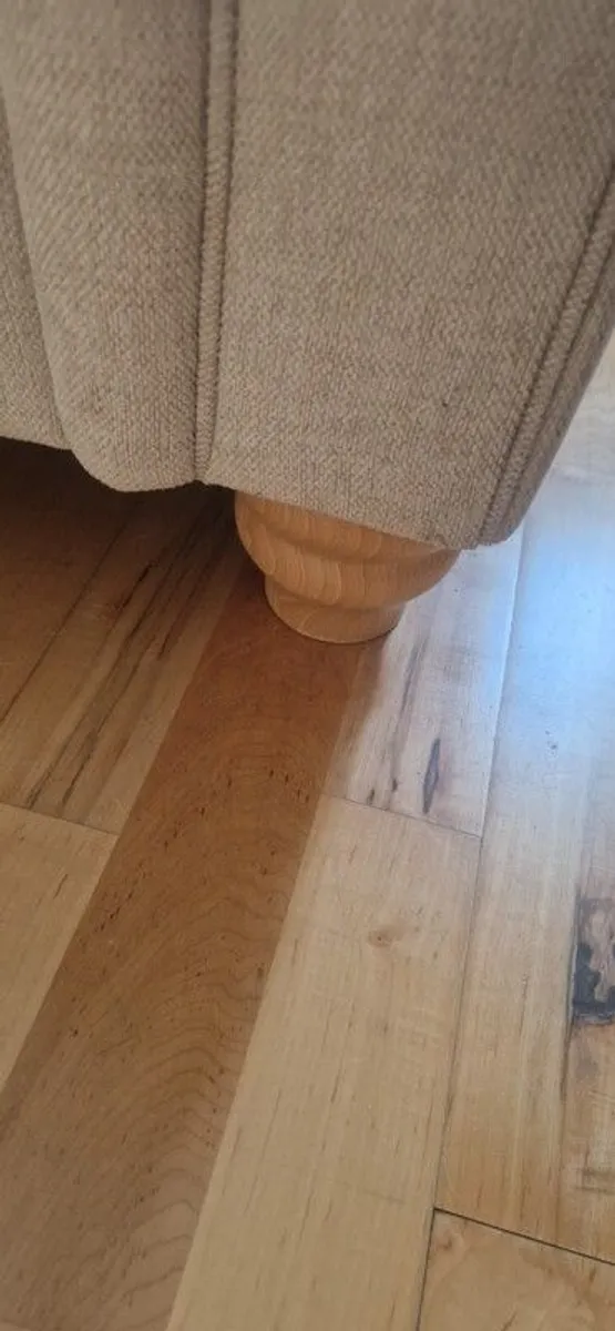 4 seater sofa and 2 armchairs - Image 4