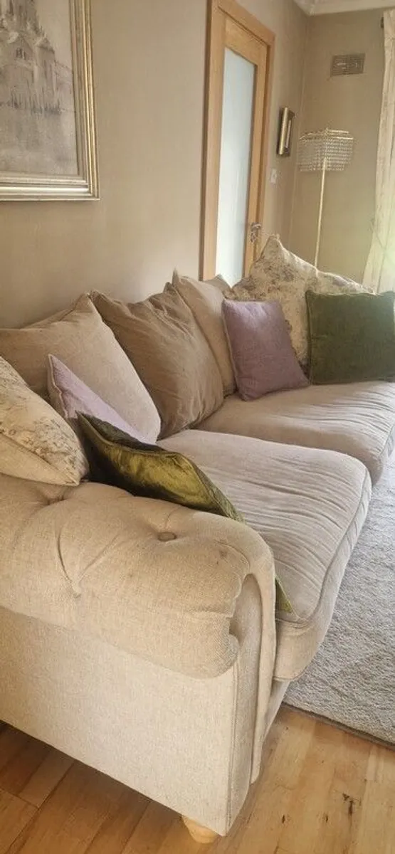 4 seater sofa and 2 armchairs - Image 1