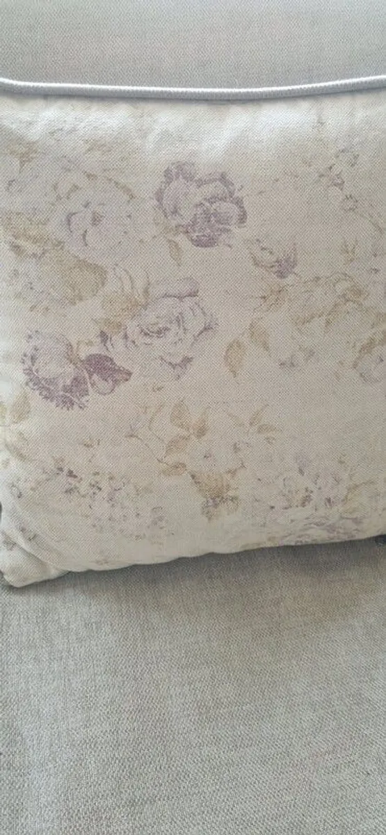 4 seater sofa and 2 armchairs - Image 3