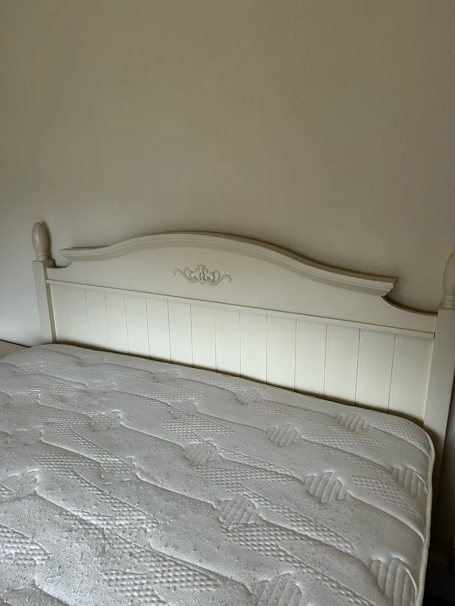 King size cream framed bed with mattress - Image 4
