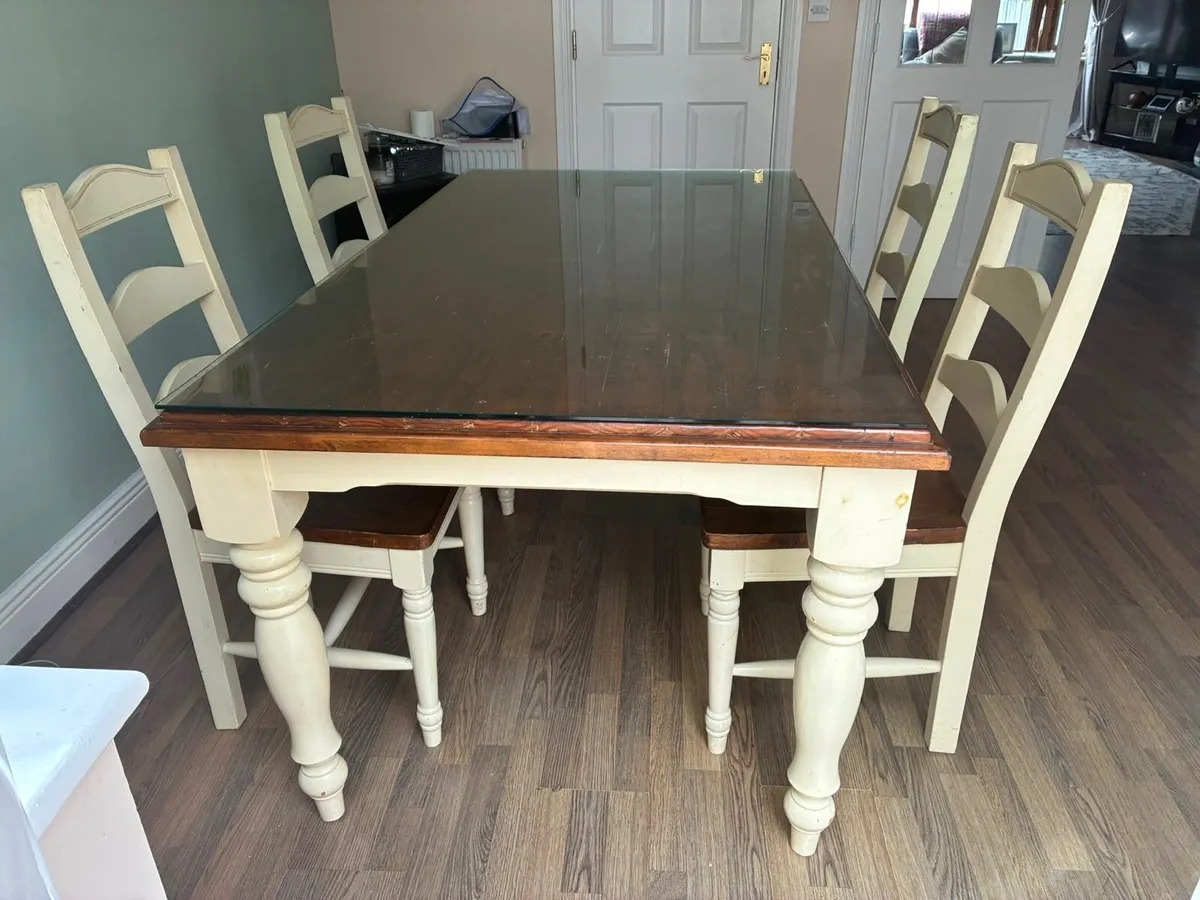 Table and 4 chairs - Image 2