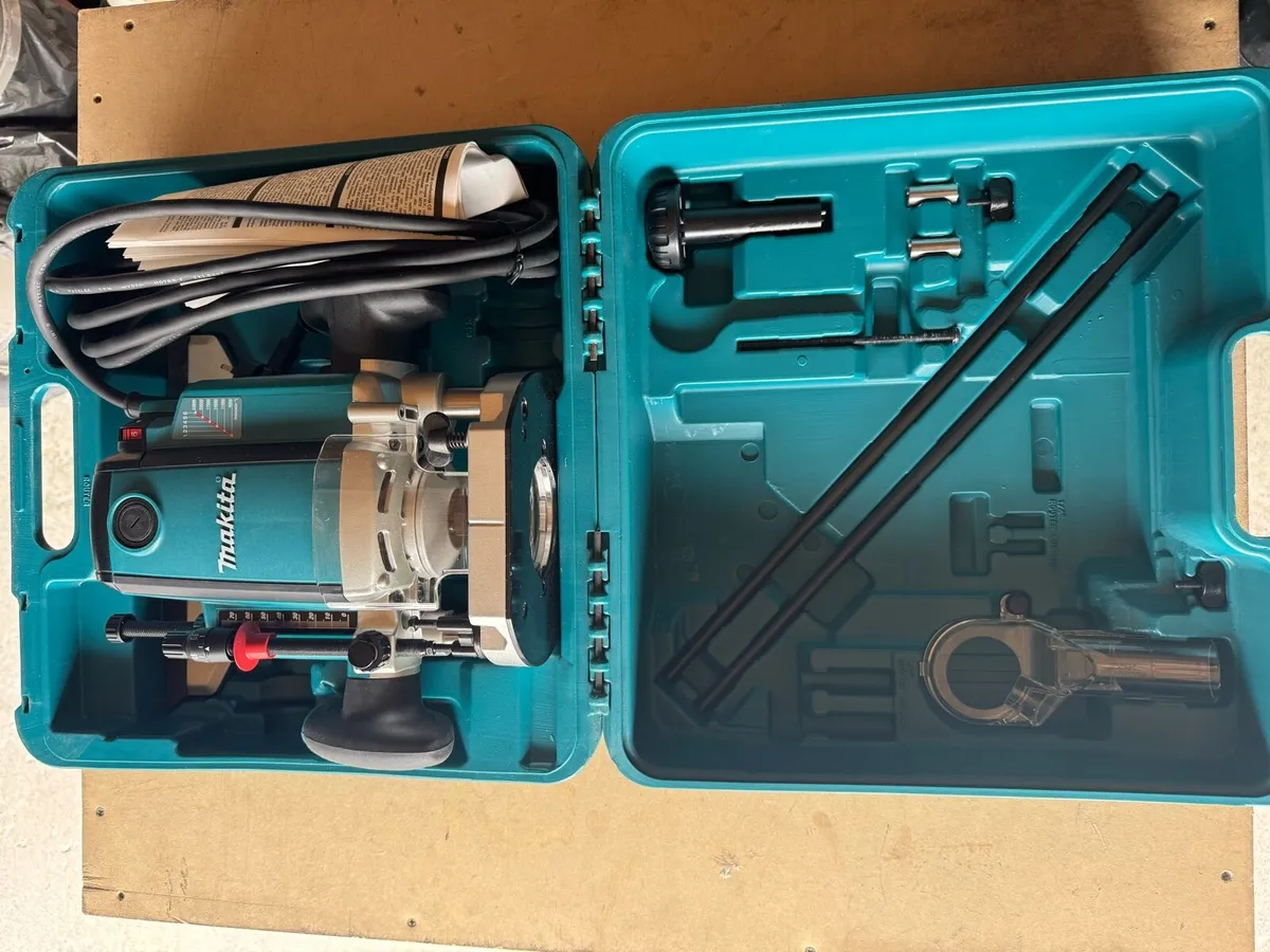 Makita Plunge Router - Image 1