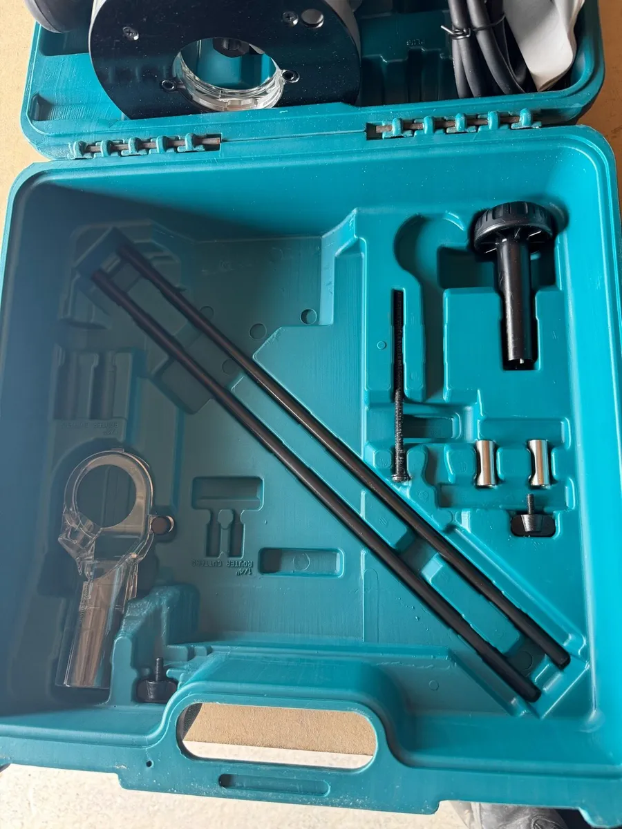 Makita Plunge Router - Image 3