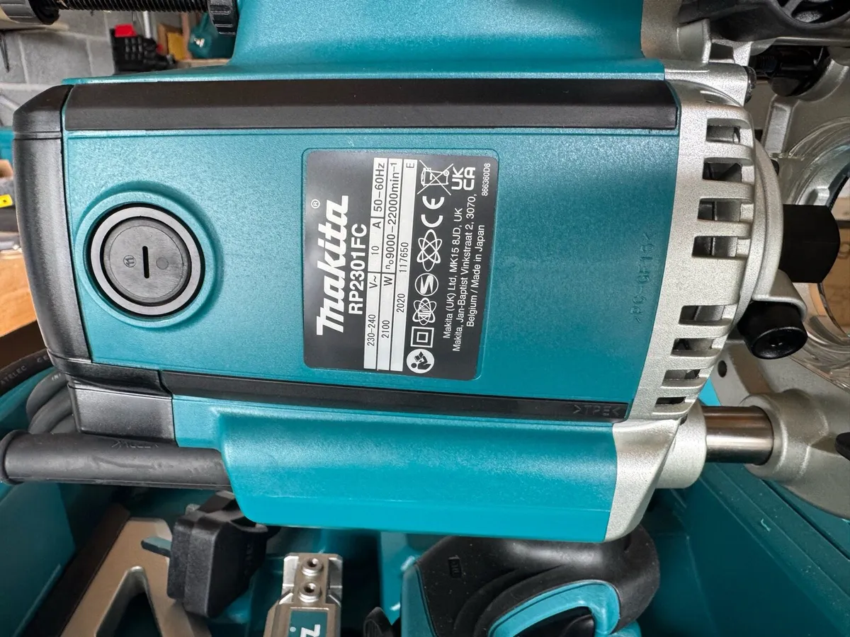 Makita Plunge Router - Image 4