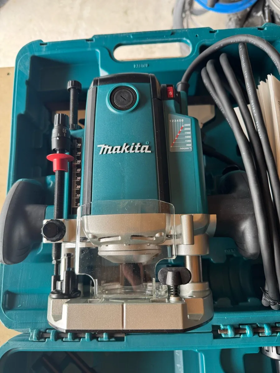 Makita Plunge Router - Image 2