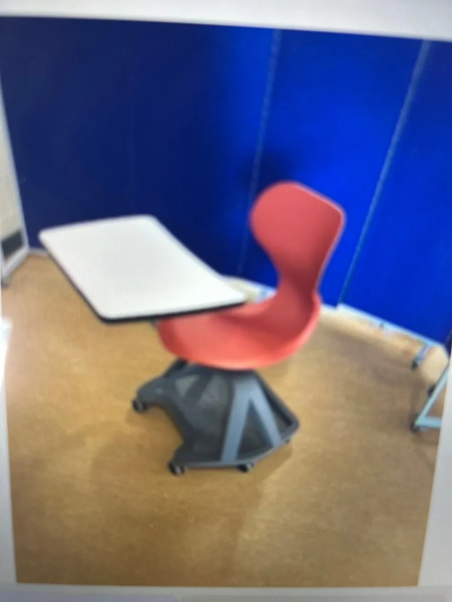 Lecture style chair on wheels