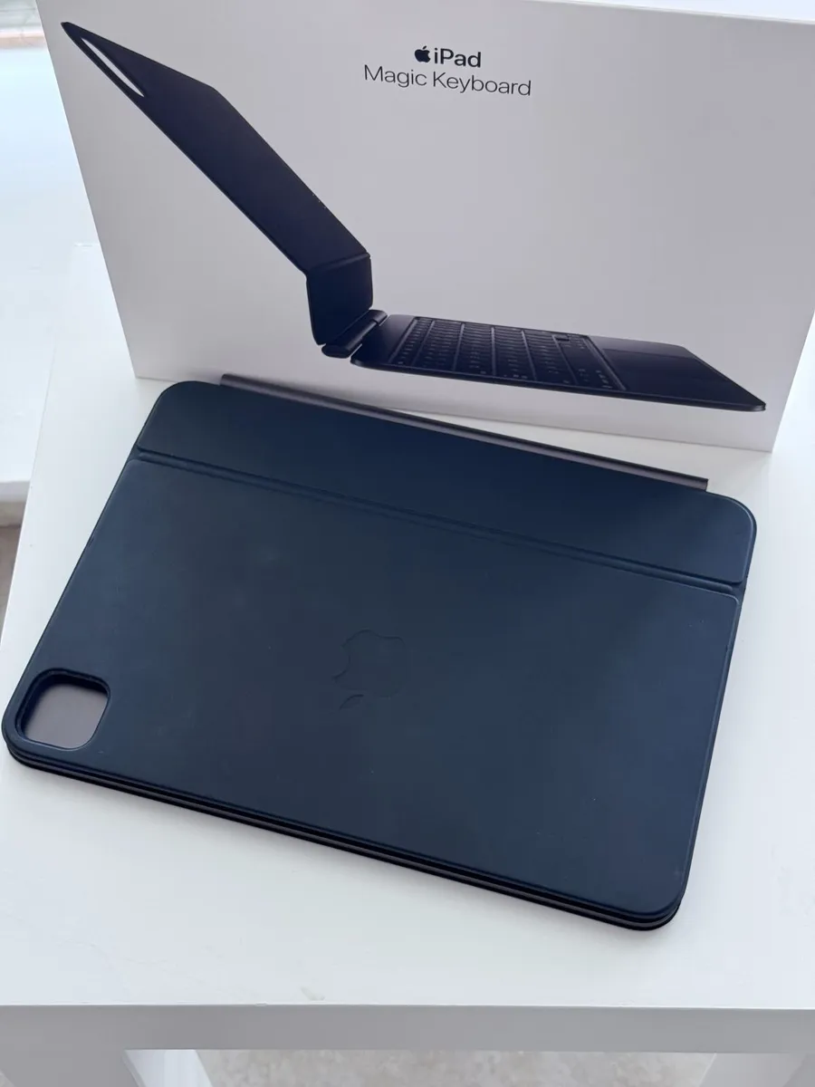 iPad Pro 11” 256GB + Magic Keyboard - Image 3