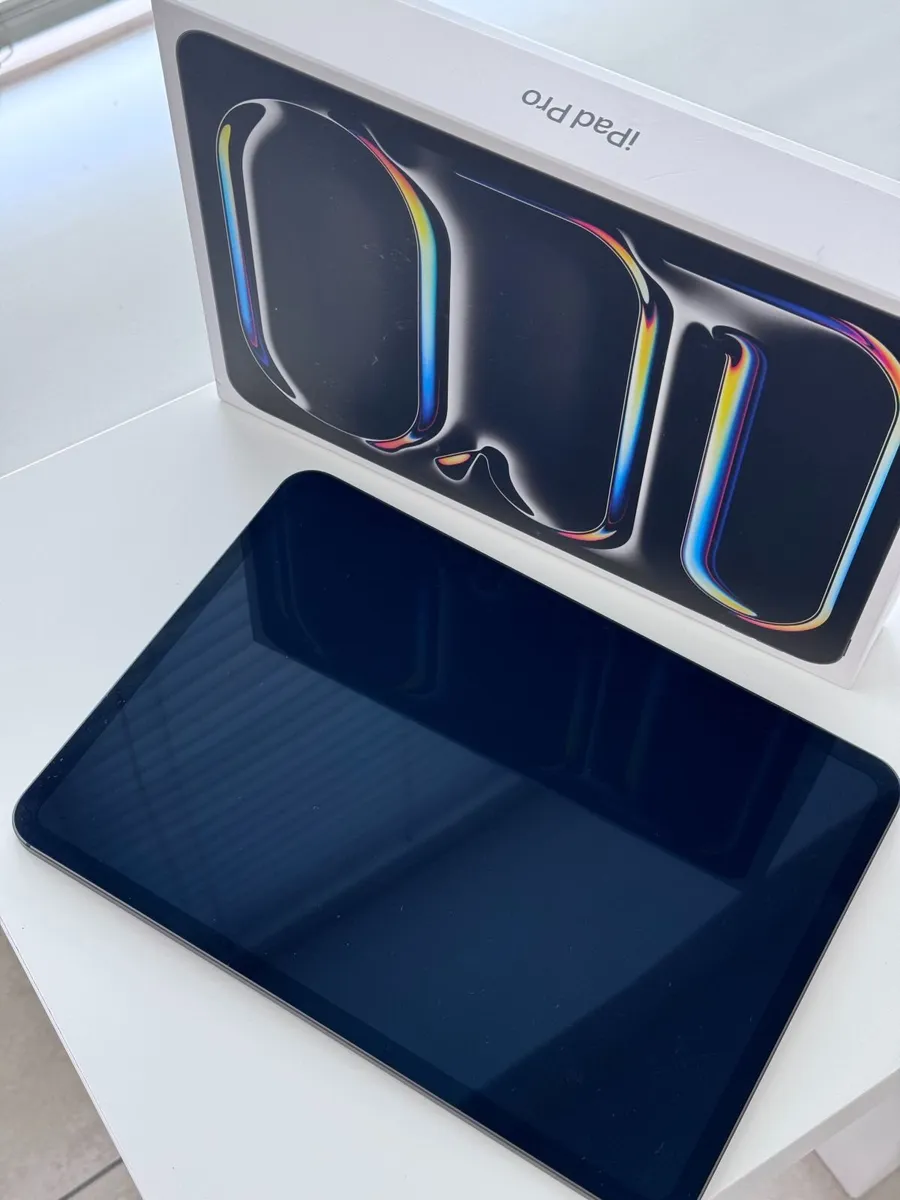 iPad Pro 11” 256GB + Magic Keyboard - Image 4
