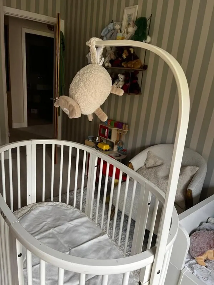 Stokke Sleepi 3-in-1 Bed Bundle - White - Image 1
