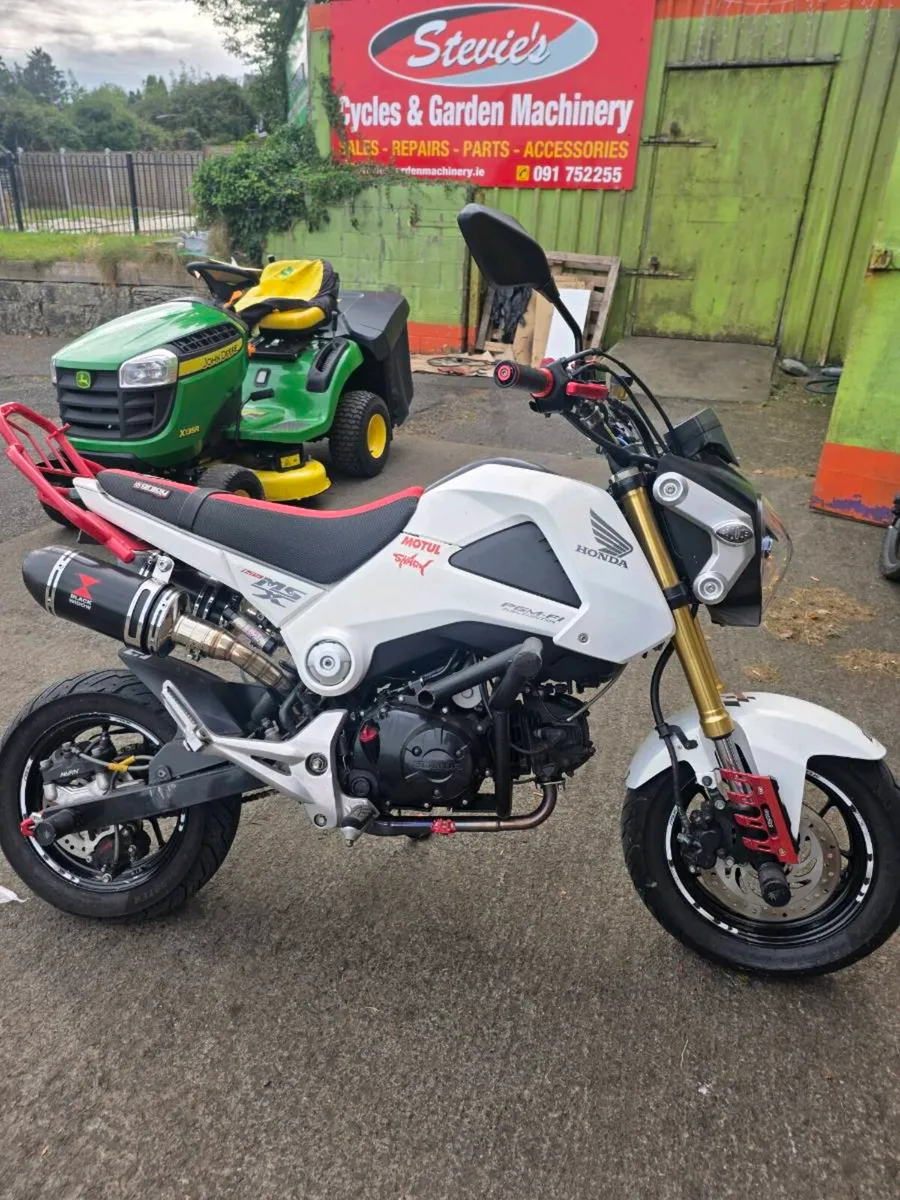 Stunt Grom - Image 1