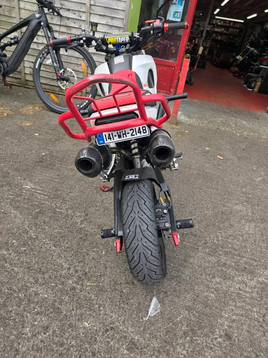 Stunt Grom - Image 2