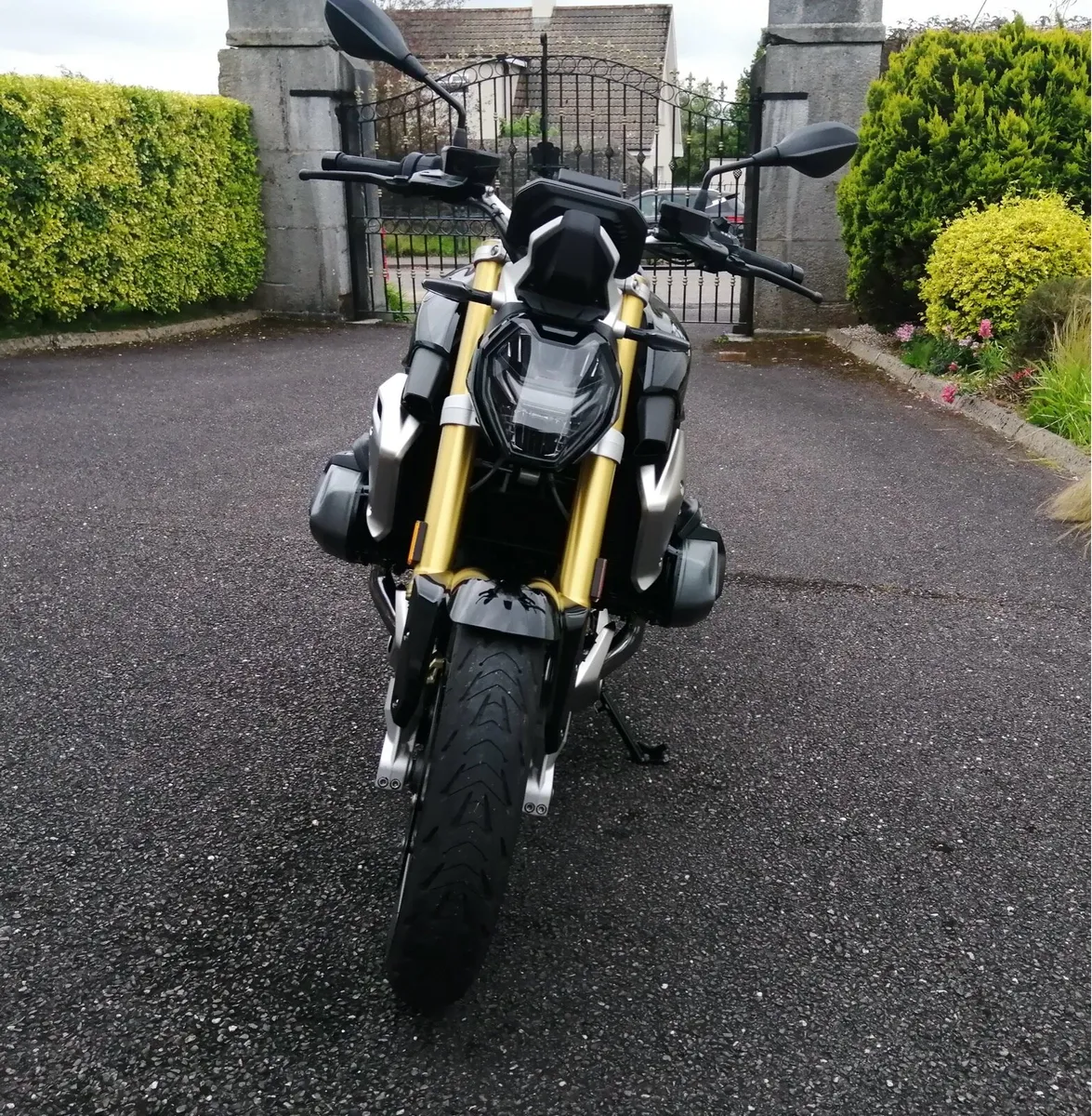 BMW R1250R SE Triple Black - Image 3