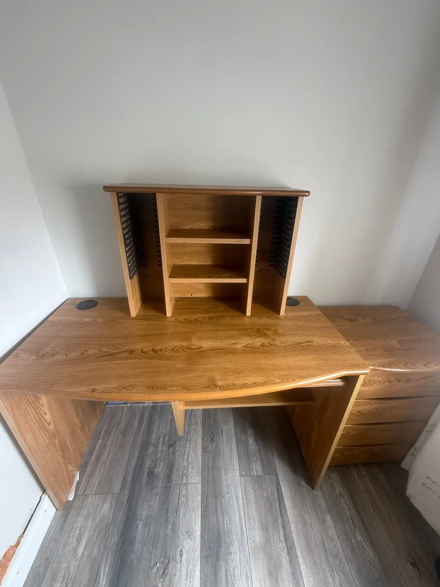 Wooden desk and  matching 4 drawer locker - Image 2